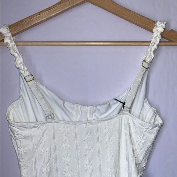 NWT LPA White Tonal Floral Textured One-Piece Swimsuit Medium - Picture 8 of 8